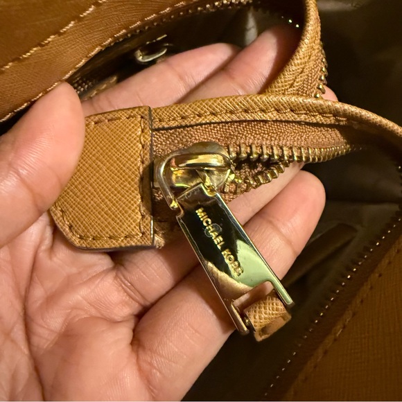 MICHAEL KORS Dee Dee Medium Leather Purse - Picture 8 of 12